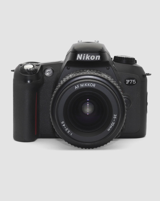 Nikon F75 №2403898 с об. Nikon 3,3-4,5/35-70